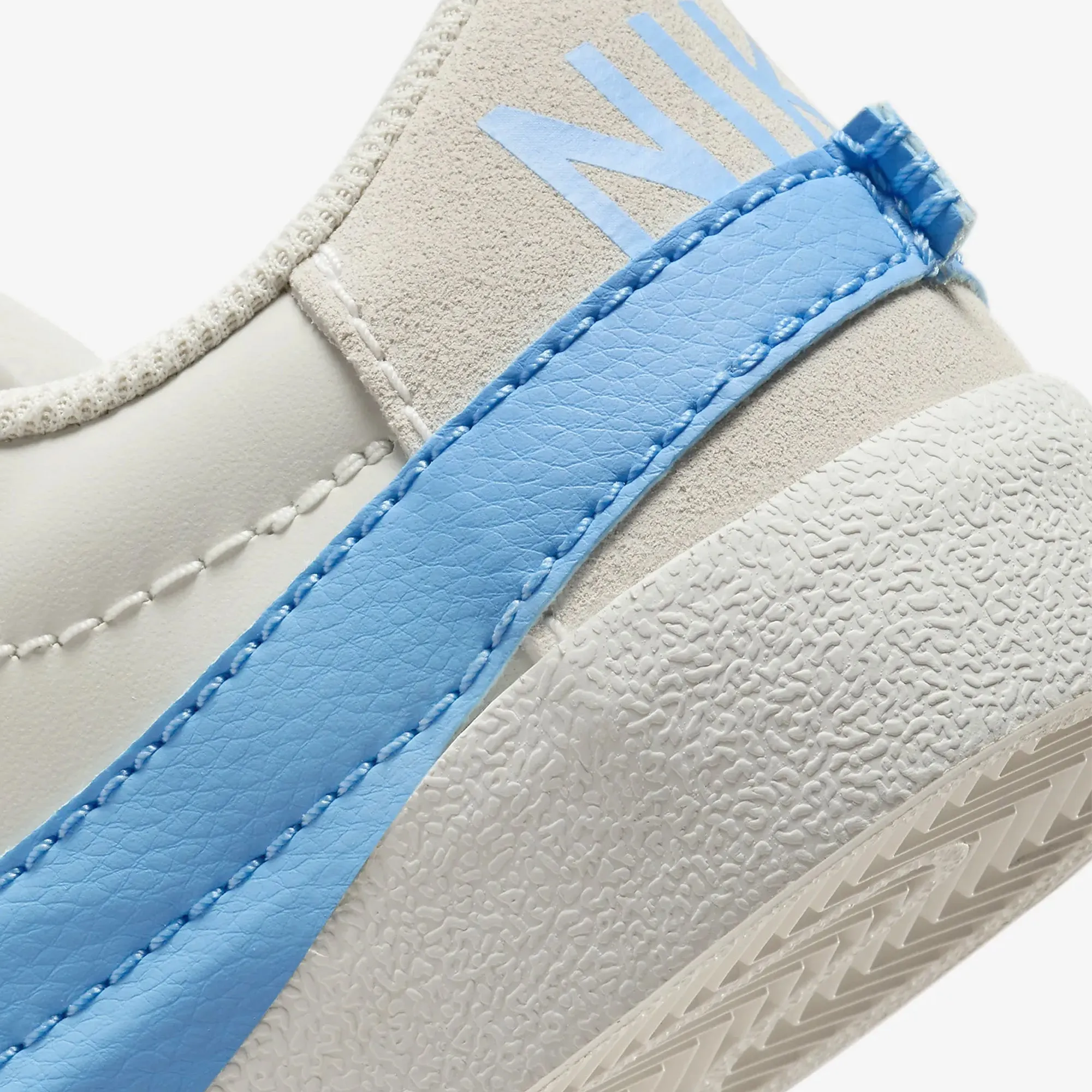 WMN'S BLAZER LOW '77 JUMBO 'LIGHT BONE/UNIVERSITY BLUE-PHANTOM'